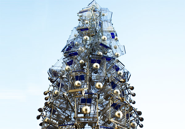 Chrismas Tree made of 86 Shopping Carts - Decoration - Idea