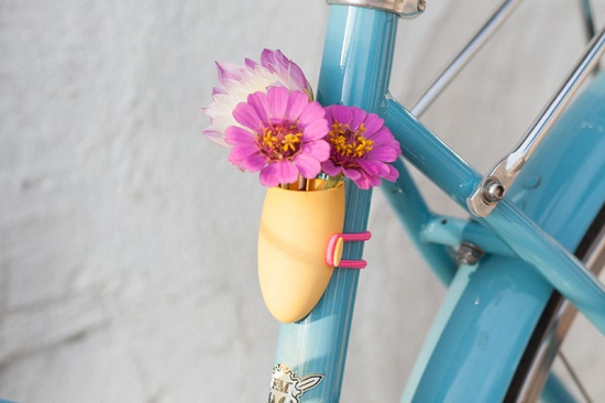 Decorate your bike this spring with cute little flower vases - ไอเดีย - งานประดิษฐ์ - ออกแบบ - ไอเดียเก๋ - การออกแบบ