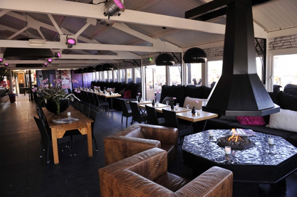 WIJ: Quán bar khá thú vị cạnh bờ biển ở The Hague, Hà Lan - Bar - Thiết kê thương mại