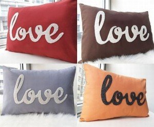 Gối "LOVE" trang trí sofa