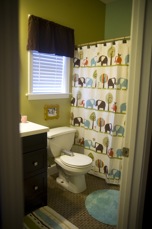 แต่งห้องน้ำให้วัยซน สีสดใส กับของตกแต่งลายสัตว์น้อยน่ารัก - การออกแบบ - ห้องน้ำเด็ก - สีเขียวเหลือง - แต่งห้องน้ำ