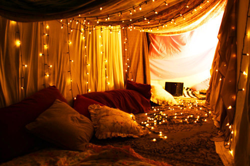 Romantic Bedroom With Christmas Lights - Decoration - Christmas Lights - Lightings - Bedroom - Ideas