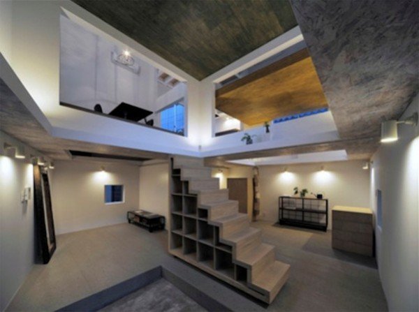 Különleges japán ház csak létrával megközelíthető emeletekkel