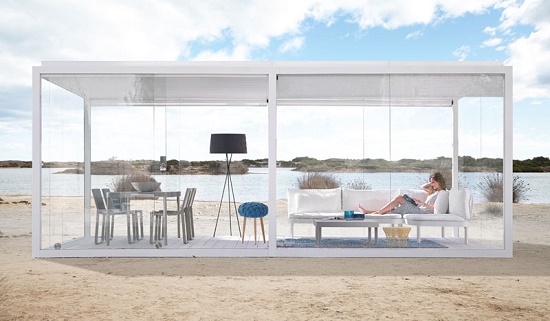 This Glass Box Lets You Enjoy The Outdoors Even When It’s Windy And Cold
